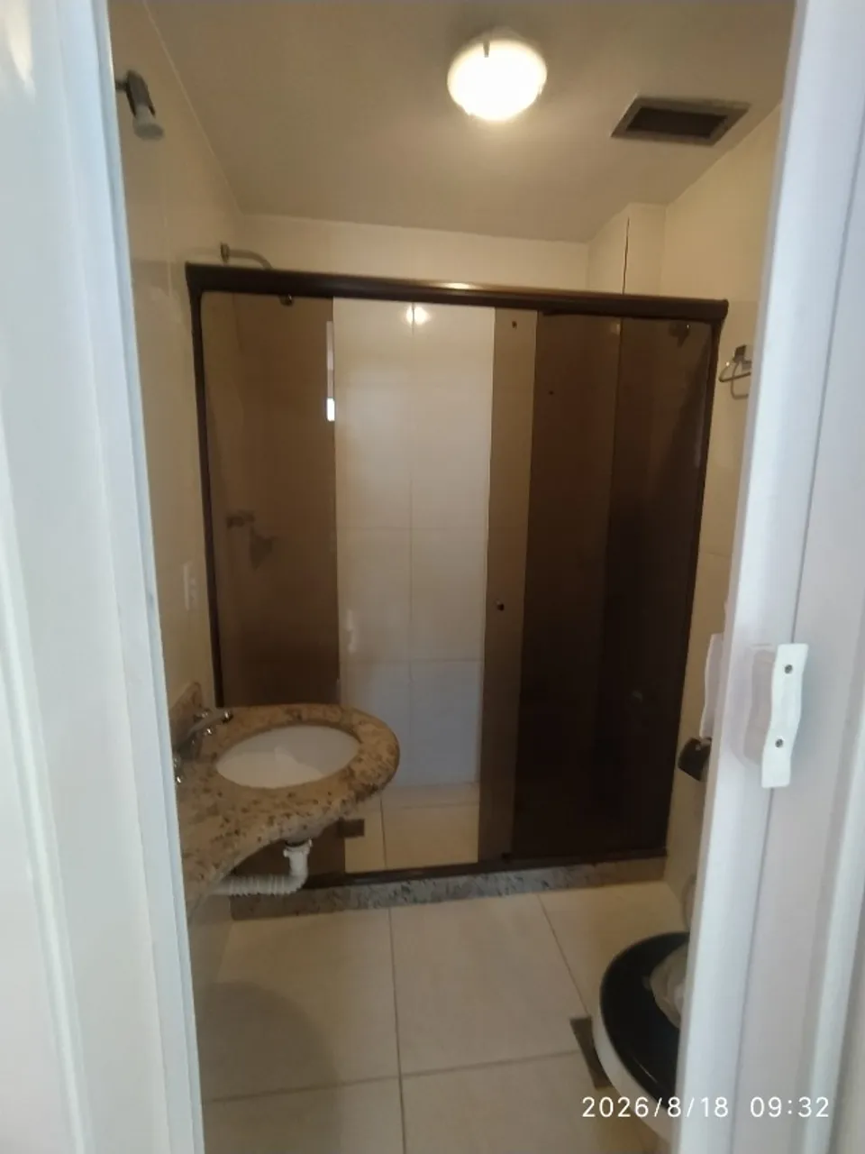 2-bedroom apartment with 2 bathrooms and a balcony — photo 15