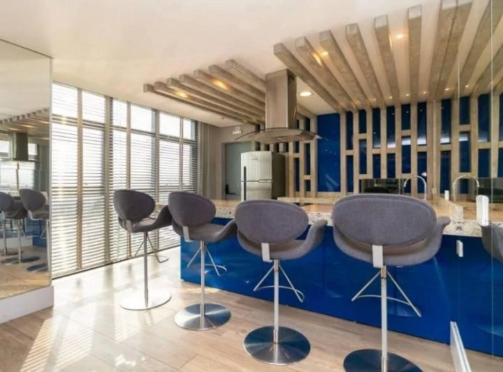 Furnished 1-bedroom apartment with 60 m² and parking — photo 2