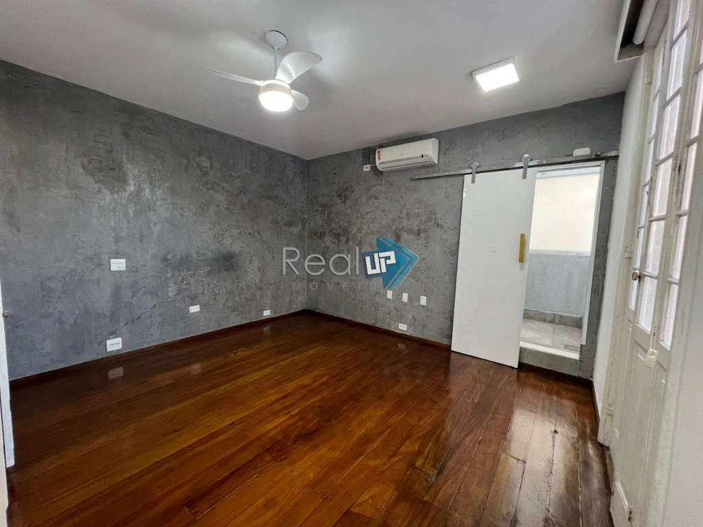 2-bedroom apartment with a glazed balcony — photo 18