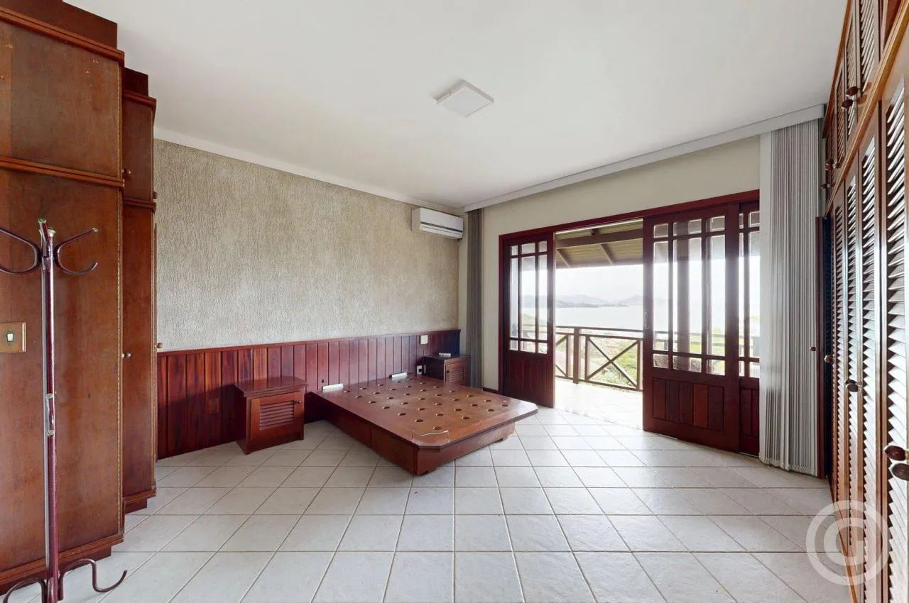 Detached house with 5 en-suite bedrooms and private BBQ — photo 13