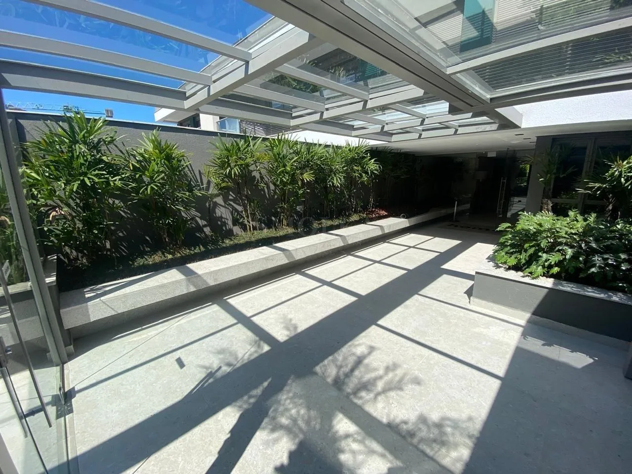 3-bedroom apartment with a grill on the balcony — photo 45