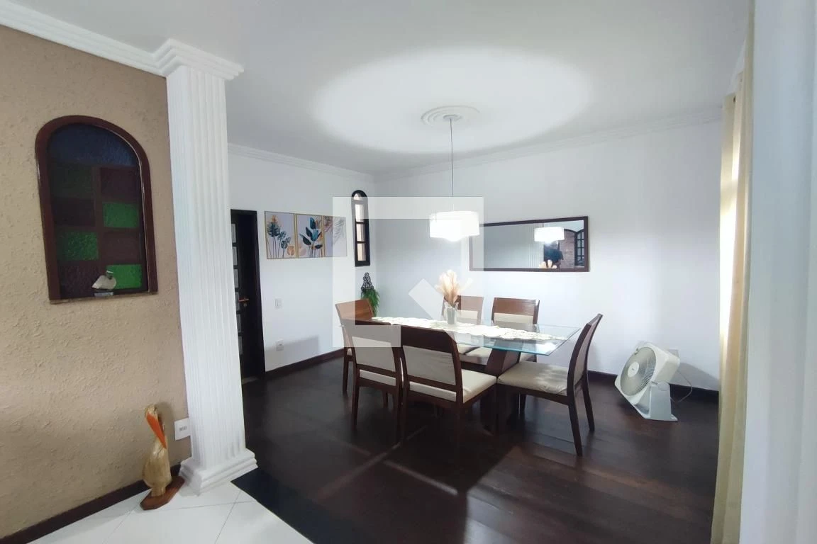 House with 3 bedrooms and a private backyard — photo 12