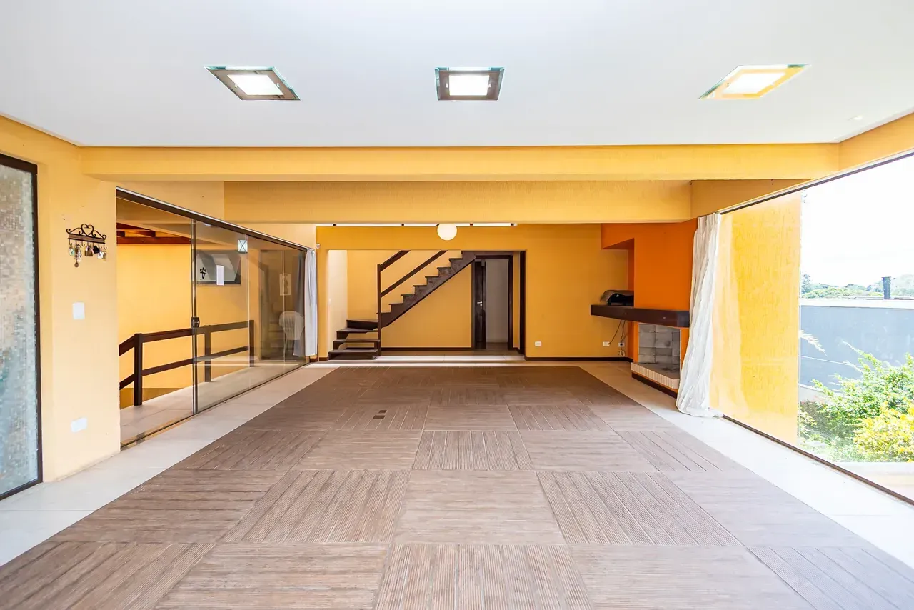 Furnished house with 5 bedrooms and 470 m² — photo 52
