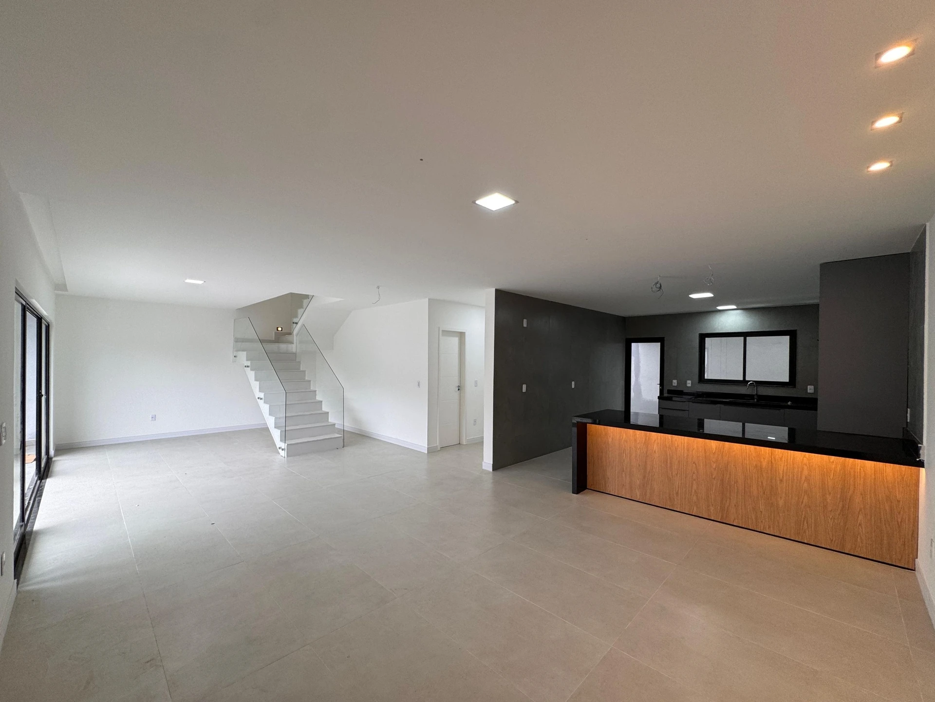 Condo house with 4 en-suite bedrooms and private yard