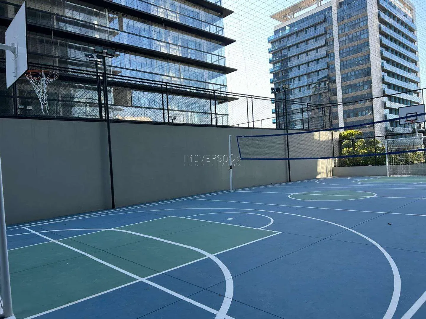 Glass-enclosed balcony in a 3-bedroom apartment, 120 m² — photo 26