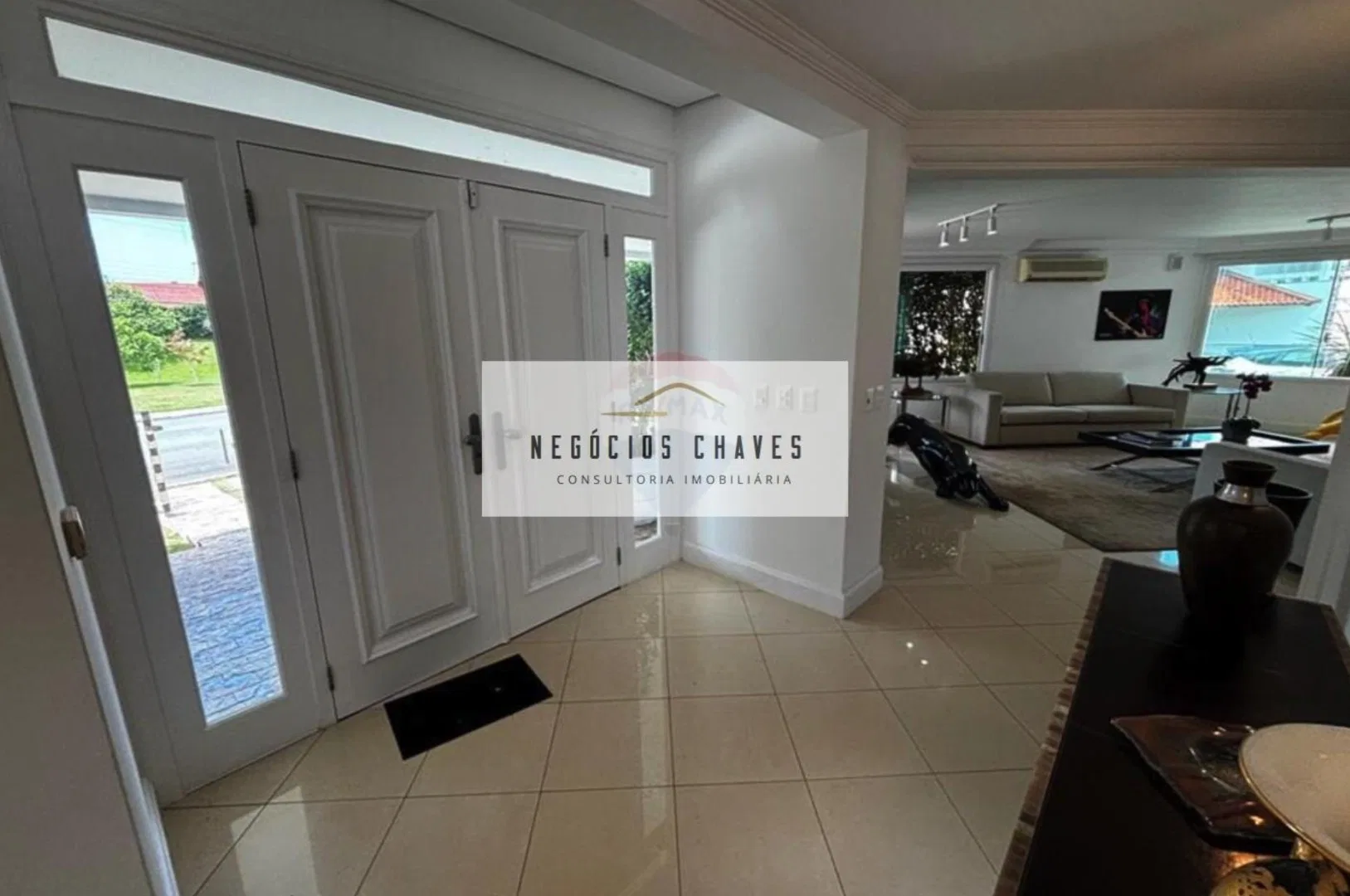 House with 7 bedrooms and a private-use pool — photo 18