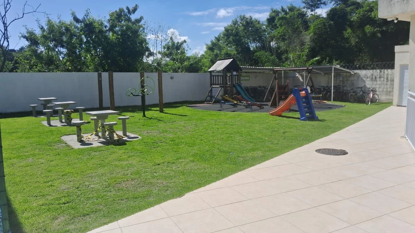 Apartamento de 2 quartos em condomínio com piscina — photo 20
