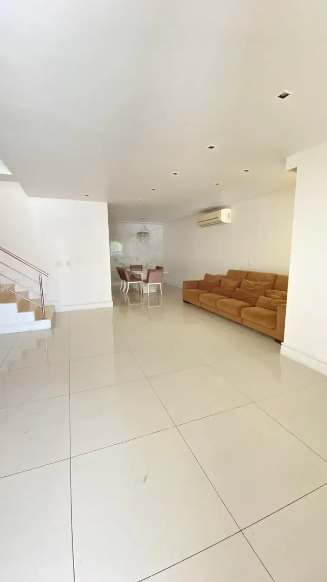 Rental house with 4 bedrooms, 5 bathrooms and 380 m² — photo 8