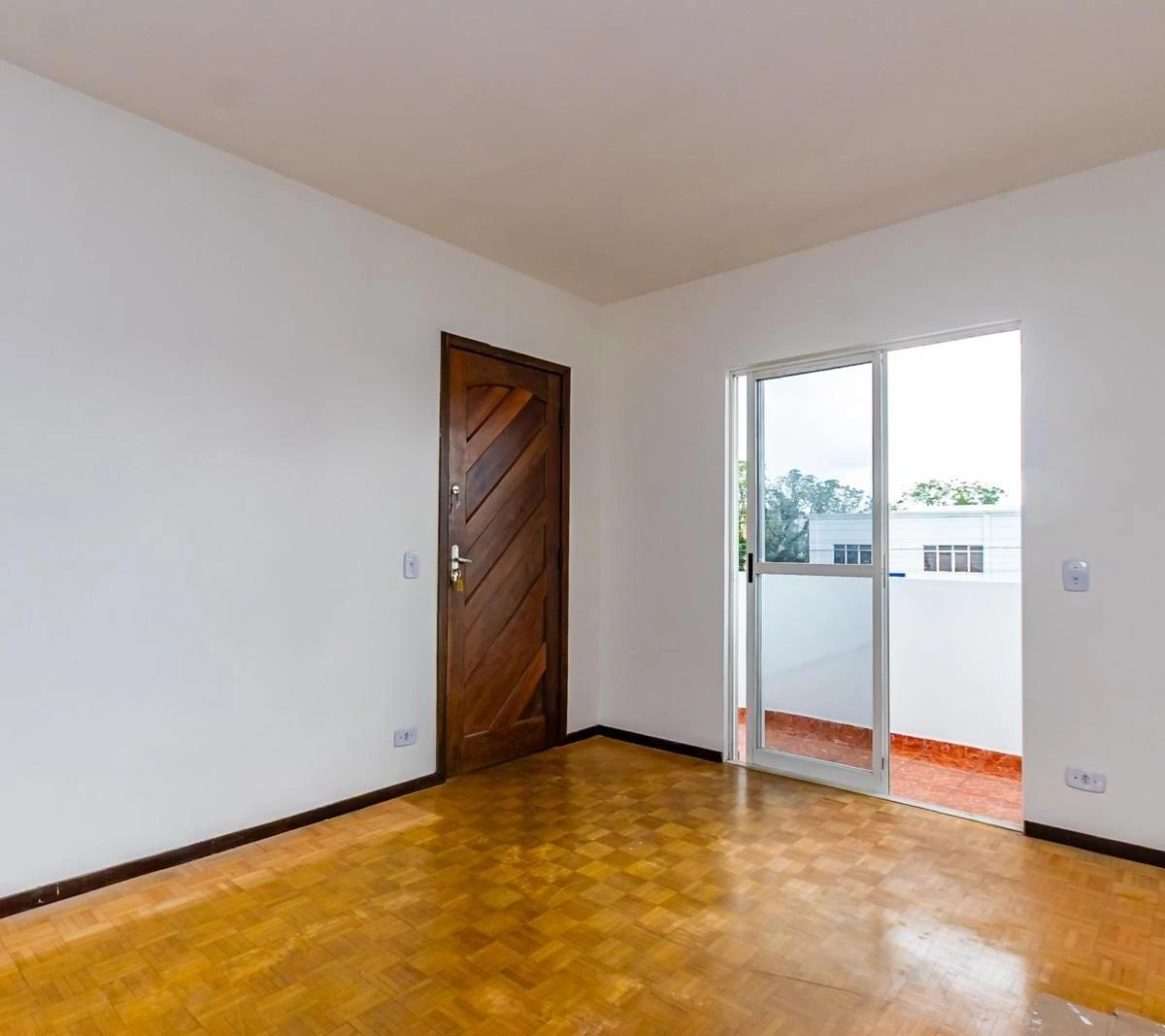 Деревянный пол или ламинат и 3 спальни: квартира 140 м² — photo 5