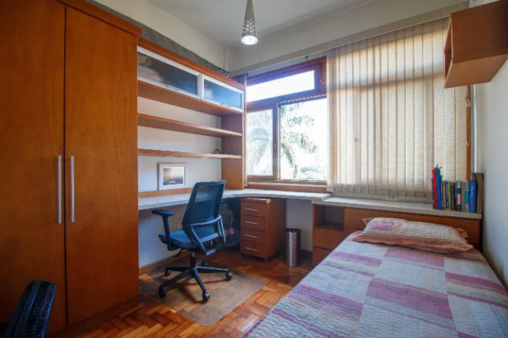 Furnished 2-bedroom apartment with a closed kitchen — photo 5