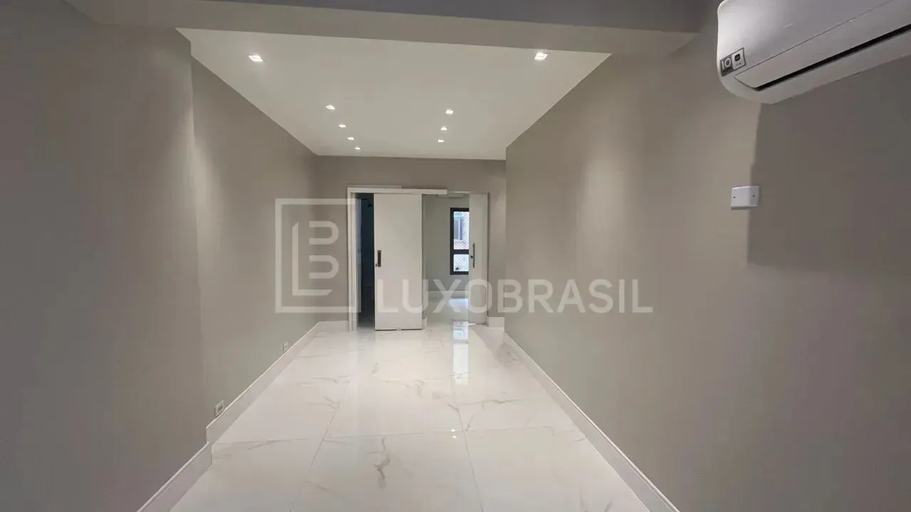 2-bedroom 2-bath apartment with an open-plan kitchen — photo 8