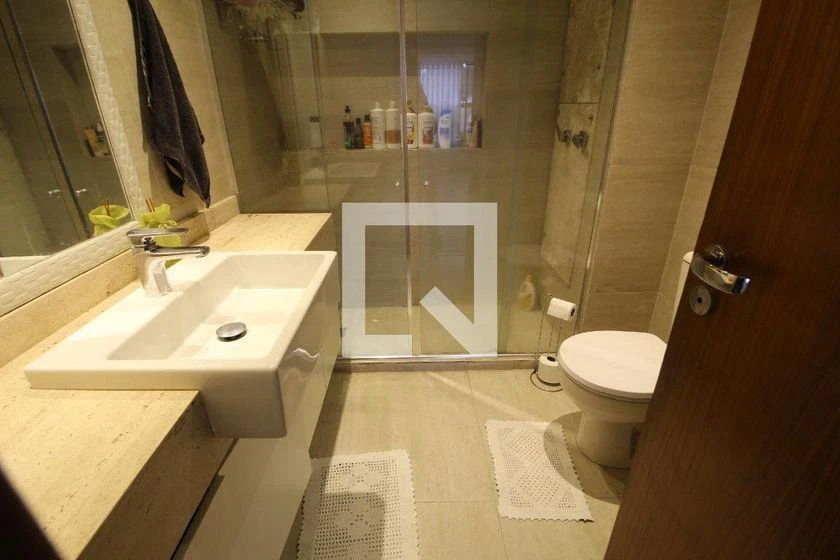 Furnished 4-bedroom apartment with 245 m² and glass balcony — photo 16