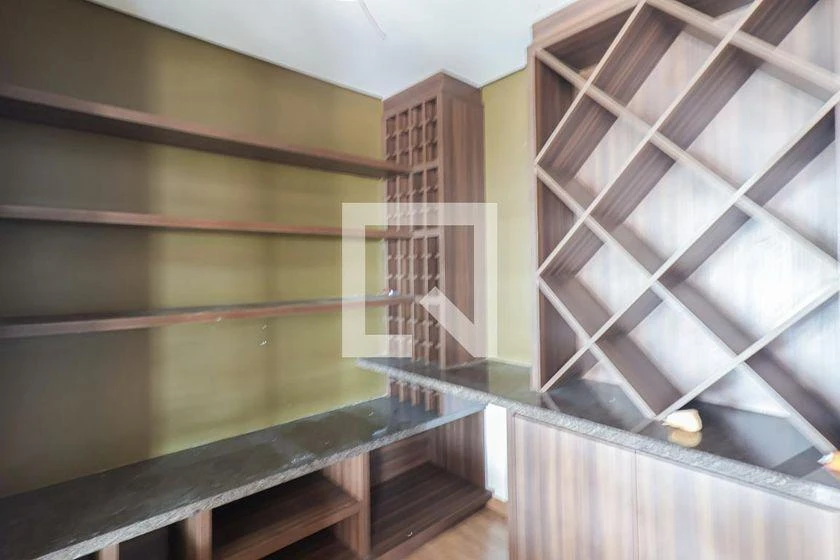 266 m² apartment with a bathtub and a walk-in closet — photo 17