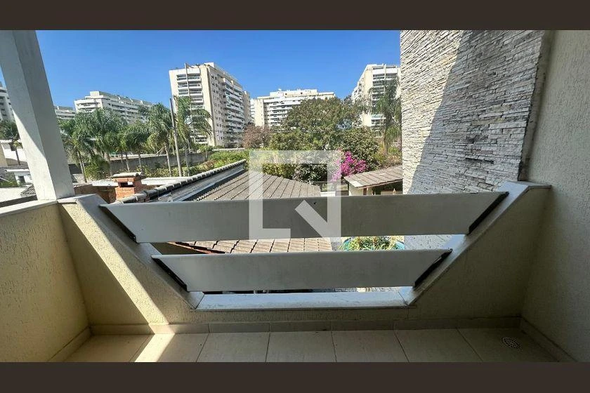 Condominium house with 5 en-suite bedrooms and pool — photo 47