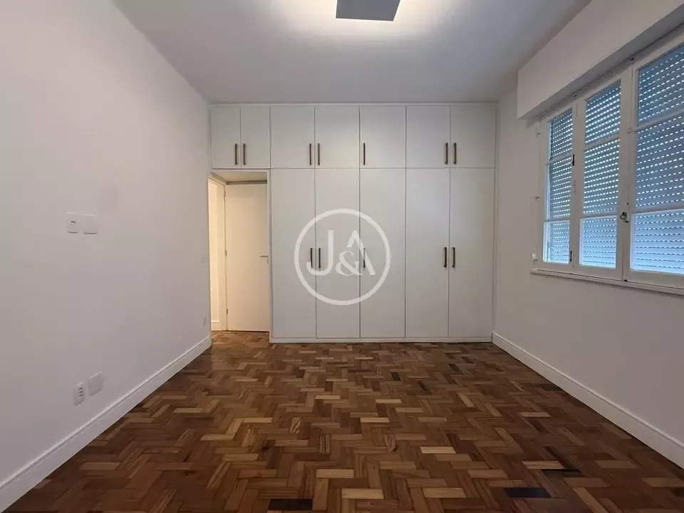 Apartment, 127 m², with wood or laminate floors — photo 9
