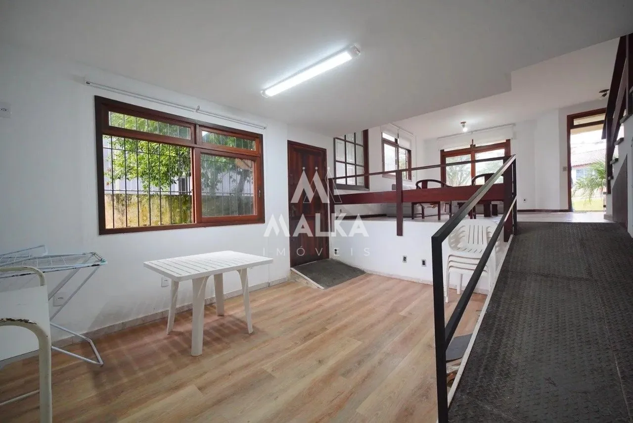 180 m² house with a mountain view and a home office — photo 15