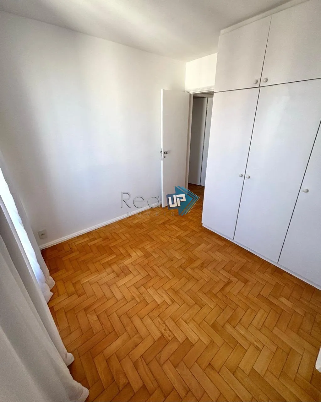 2-bedroom apartment with 2 bathrooms and parking — photo 3