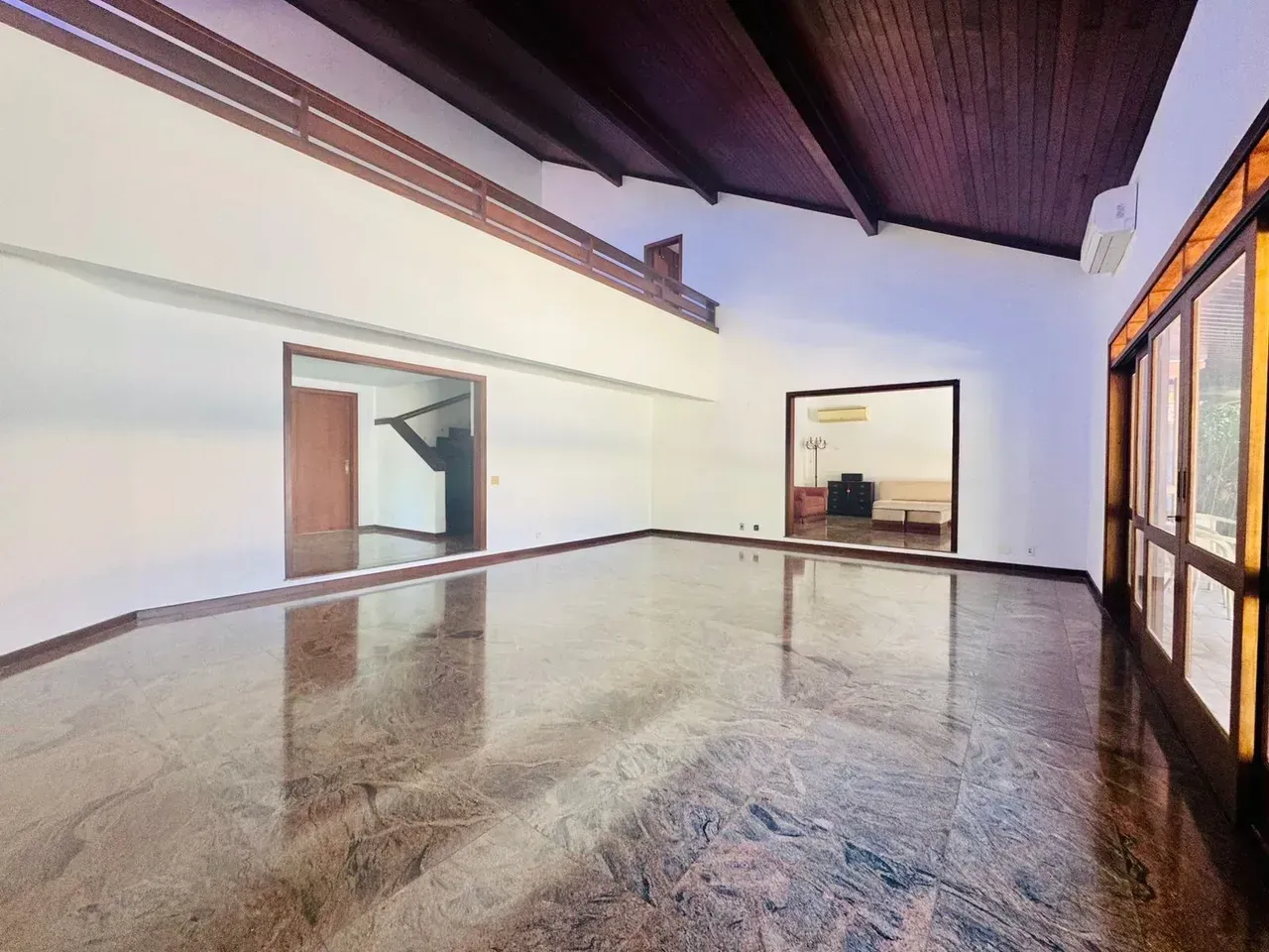 House with 5 suites and an integrated kitchen — photo 19