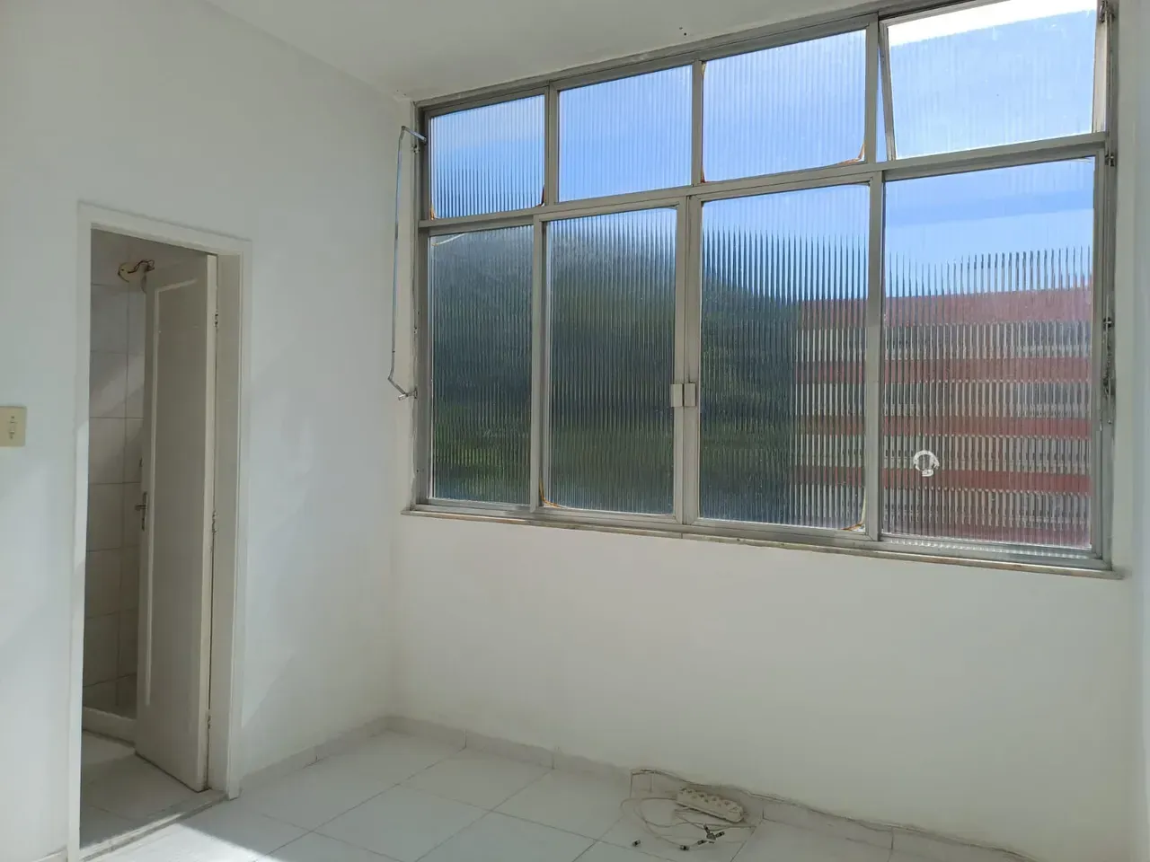 Studio conjugado com 1 quarto e box de vidro no banheiro — photo 13