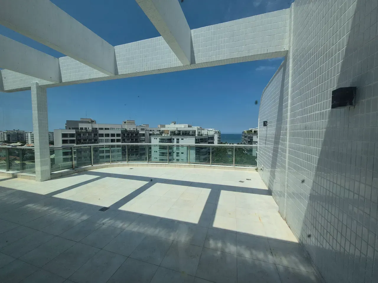 Furnished apartment with 5 bedrooms and shared pool area — photo 14