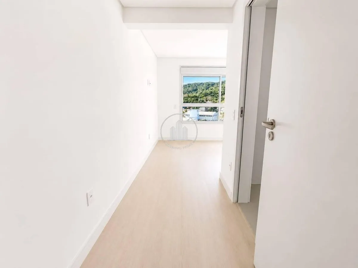 Apartment with 3 bedrooms and 2 en-suites with balcony — photo 33