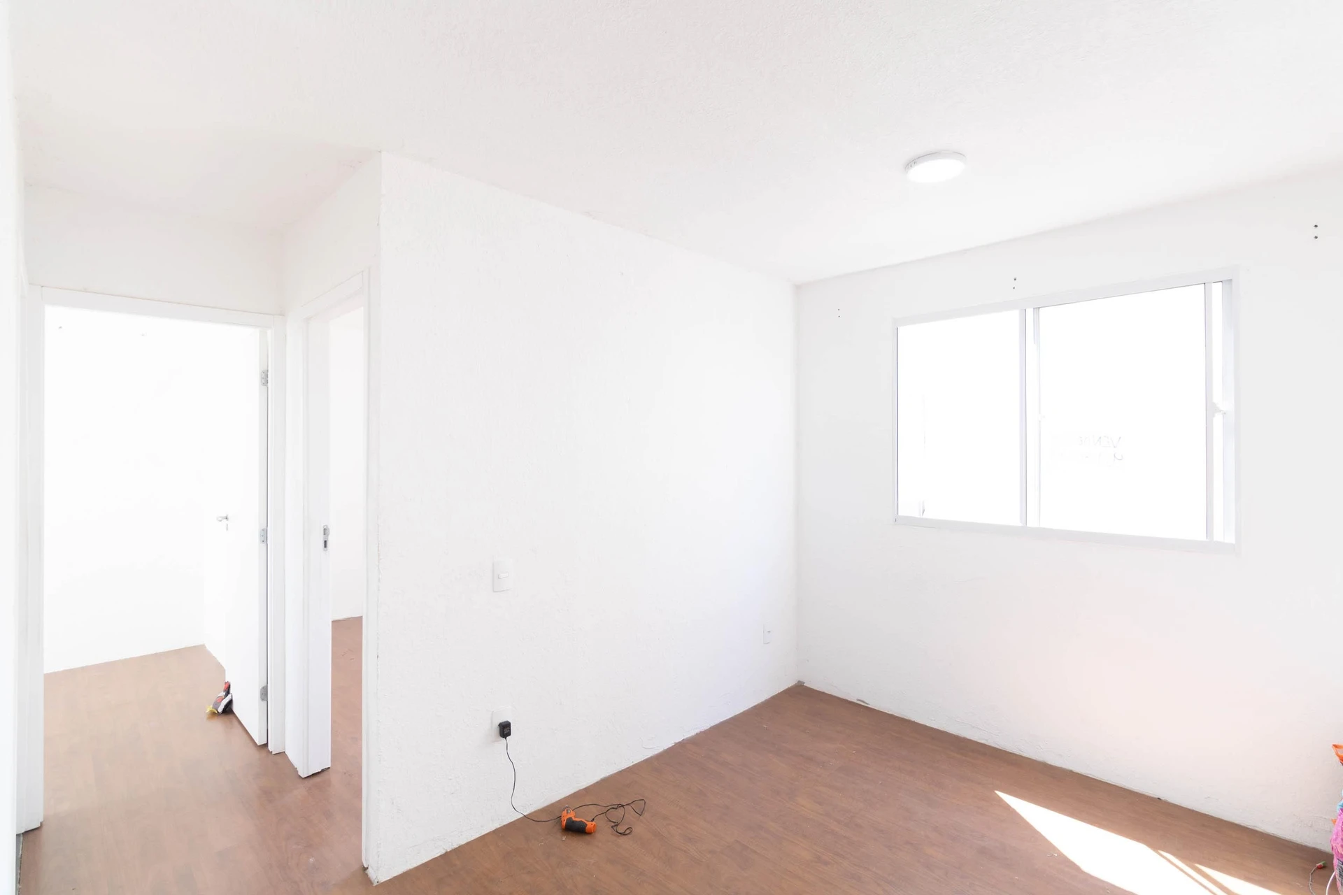 Unfurnished 2-bedroom apartment with wood floors — photo 20