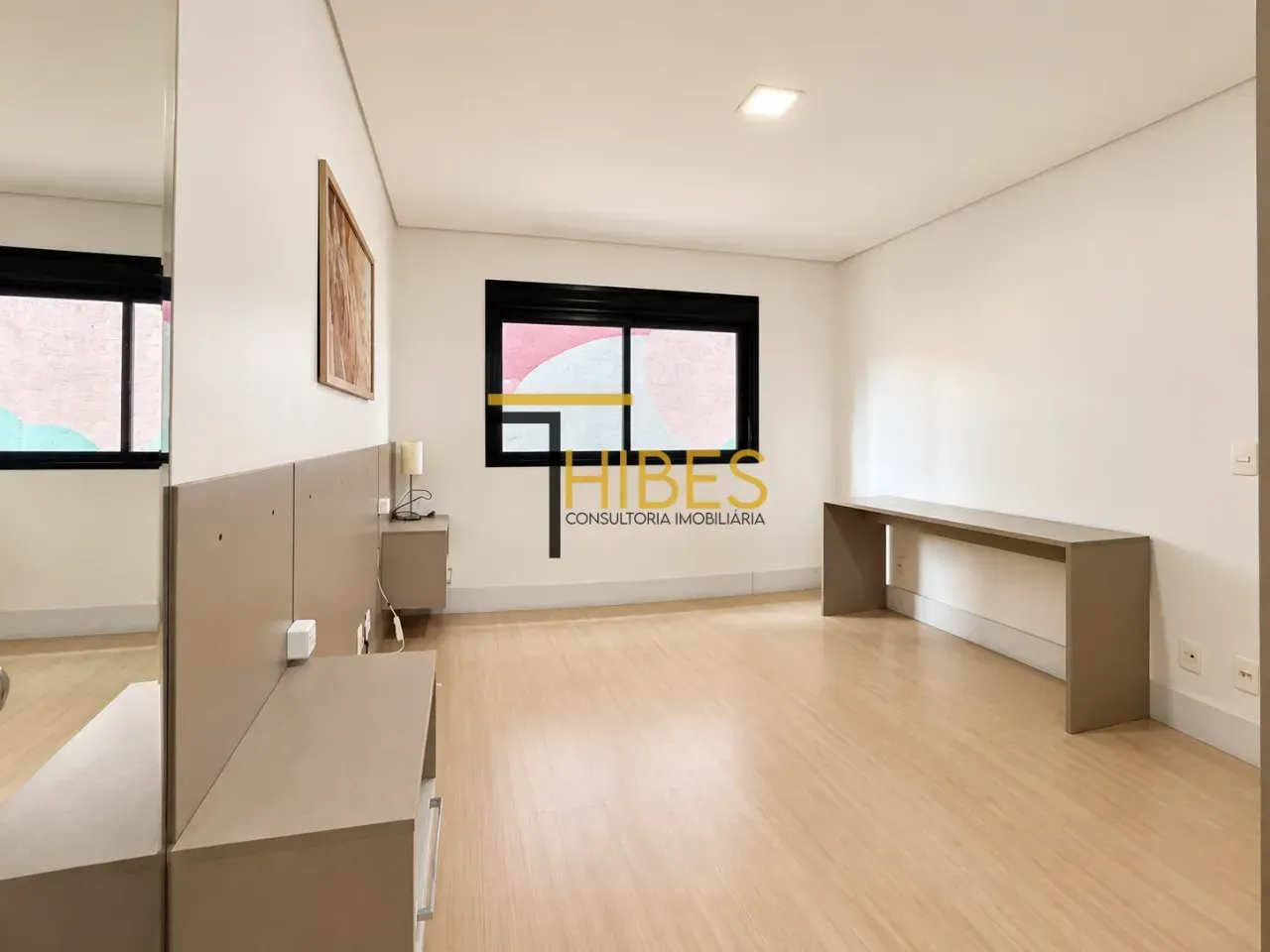 Furnished 1-bedroom apartment with parking and balcony — photo 16