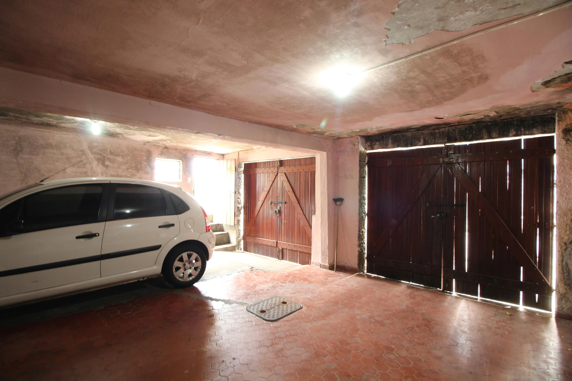 Furnished 3-bedroom house with a private garden — photo 17