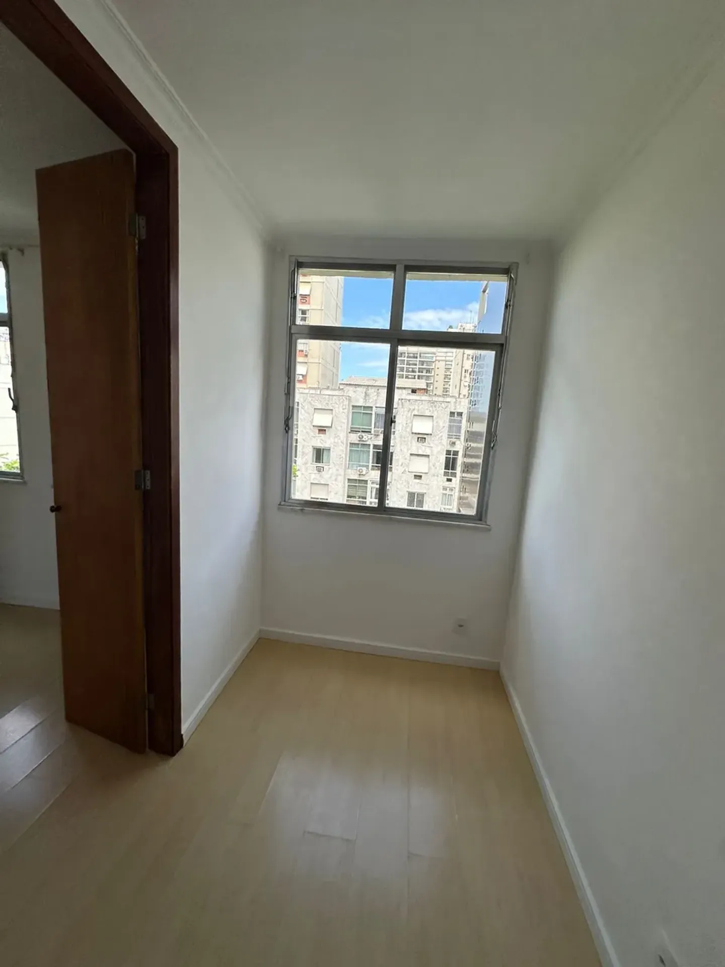 Apartment with a closed kitchen and gas stove; 2 bedrooms — photo 33