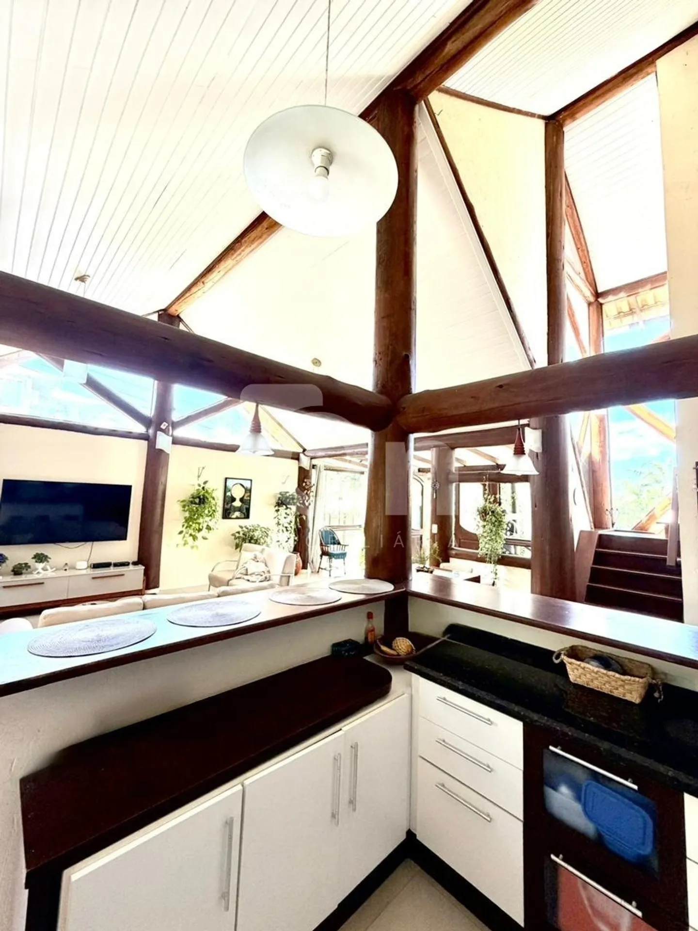 Furnished house, 224 m², with floor-to-ceiling windows — photo 31