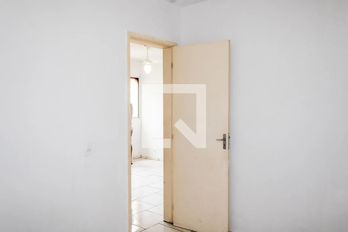2-bedroom apartment with 1 parking space and laundry area — photo 33