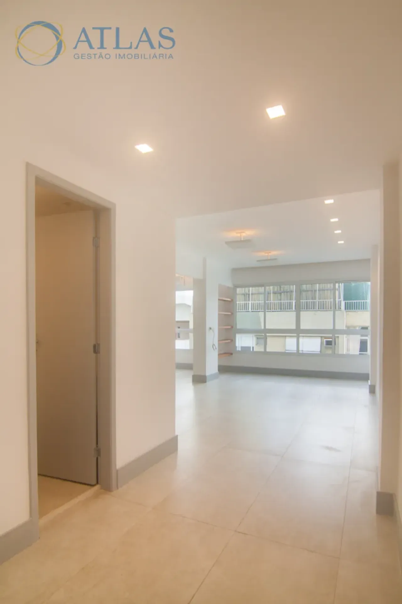 Apartamento, 90 m², com janelas do piso ao teto — photo 35