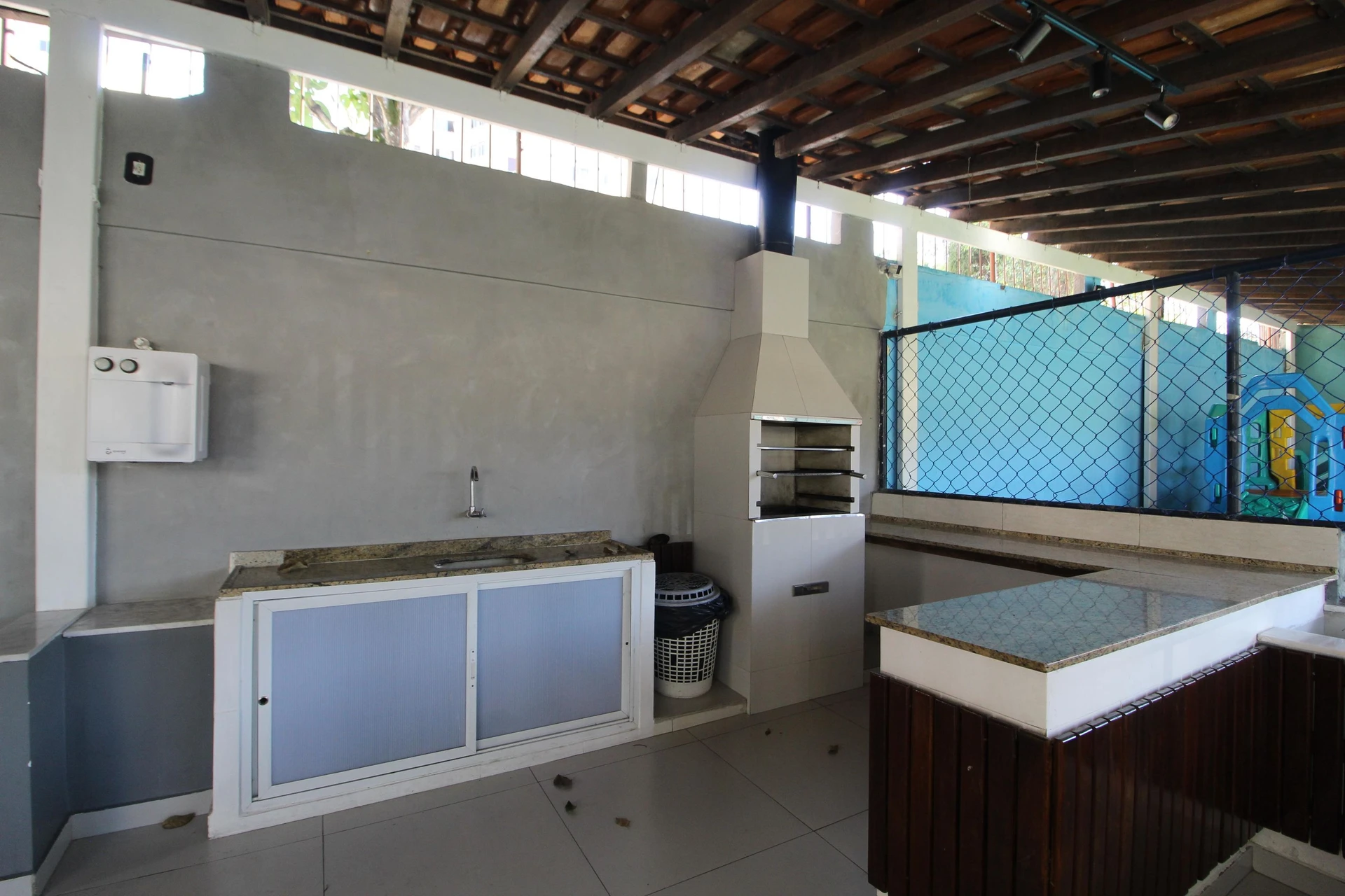 3-bedroom apartment in a building with a pool — photo 13