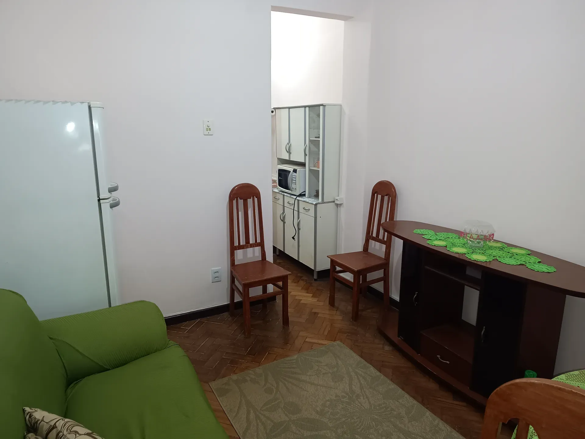 Balcony with a grill in a one-bedroom apartment, 30 m² — photo 8