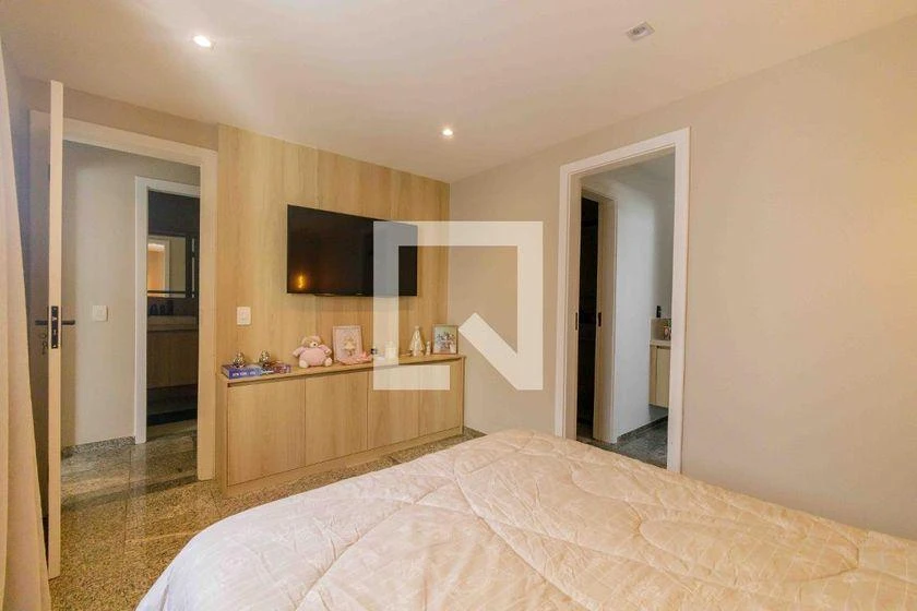 Furnished 185 m² apartment with 3 bedrooms and balcony — photo 17