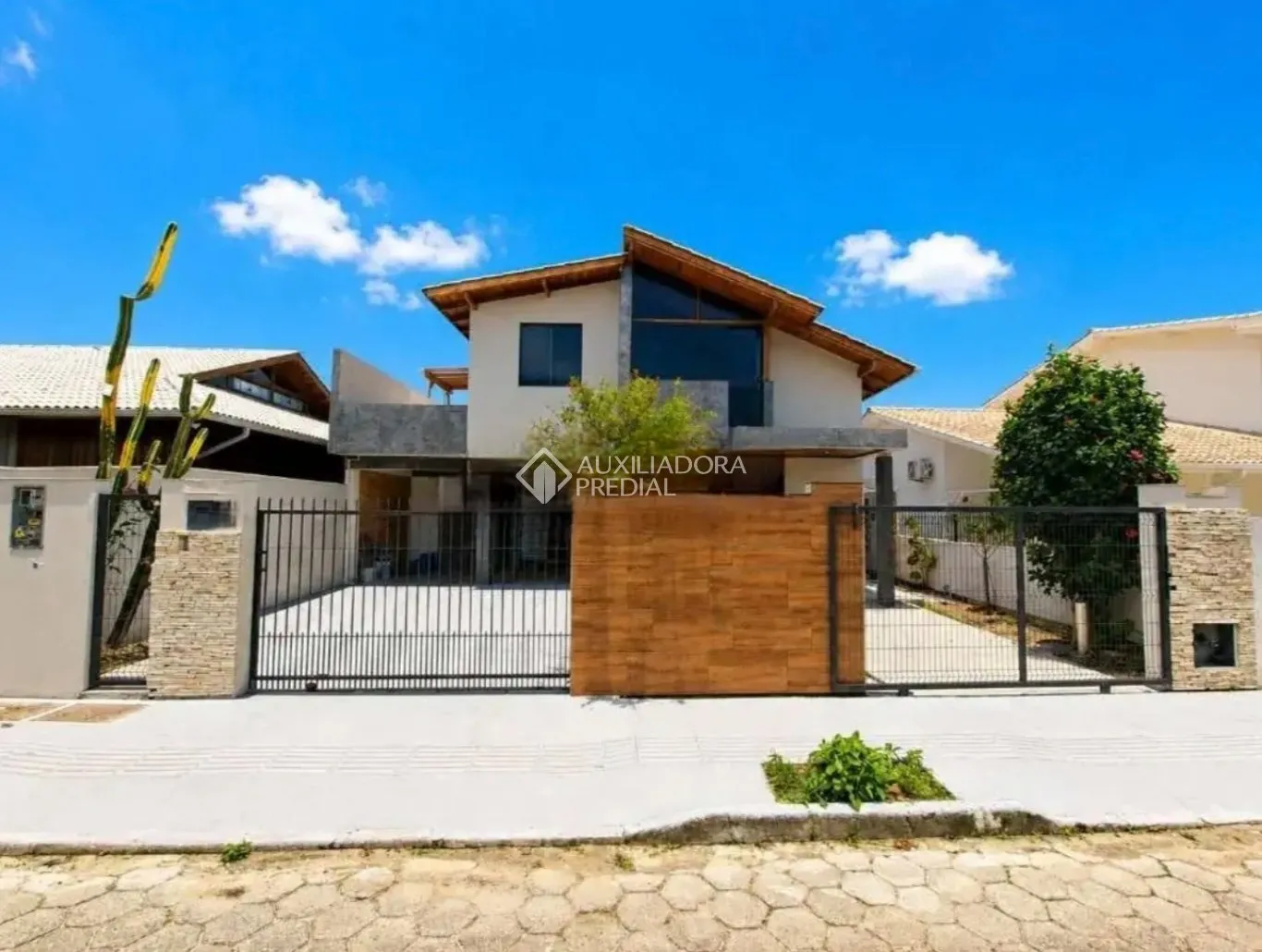 House with 2 bedrooms and a private garden