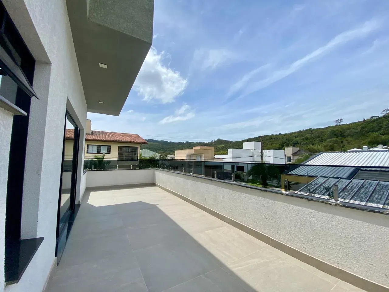 240 m² house with a garden and a bathtub — photo 21