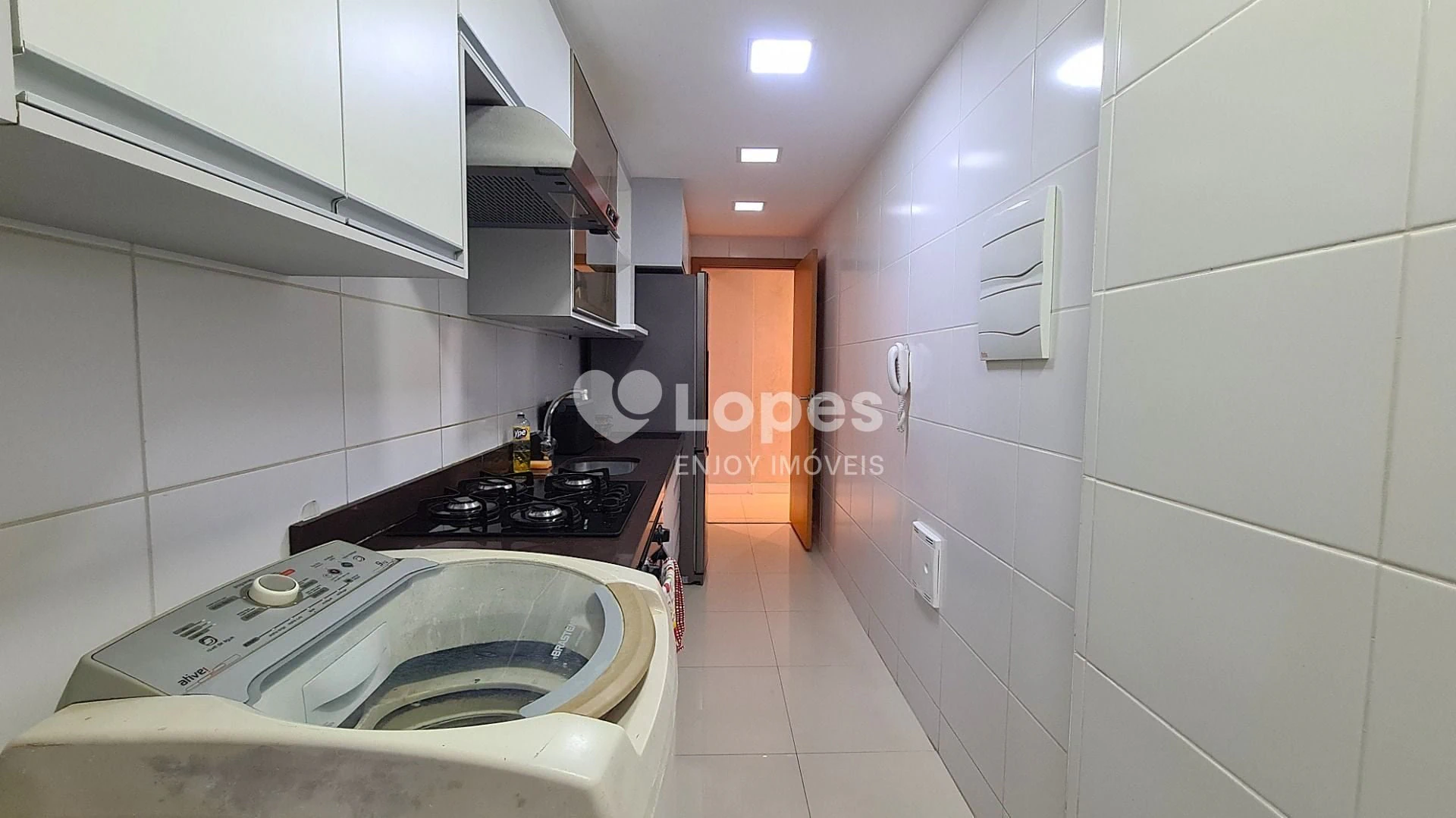 Furnished 2-bedroom apartment with a desk and 71 m² — photo 15