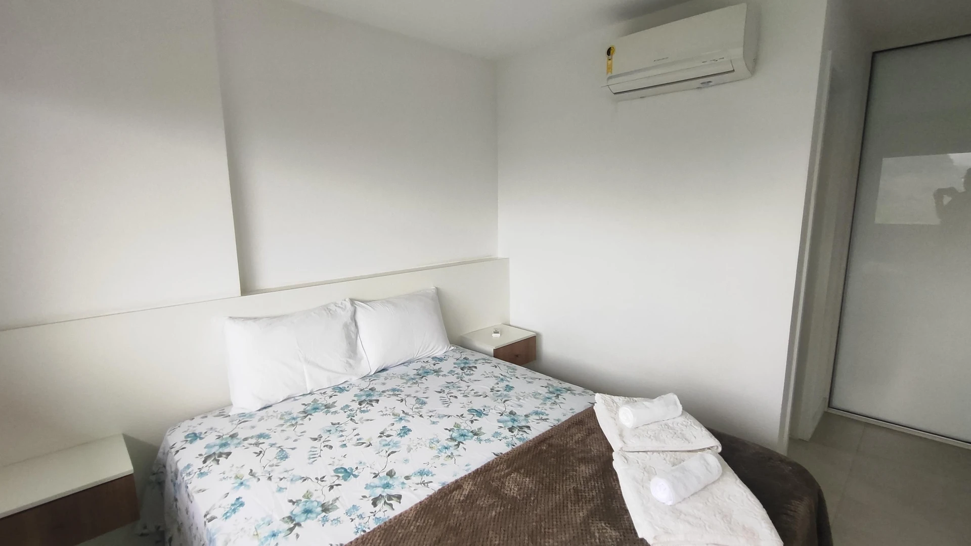 3-bedroom apartment with a glass-enclosed balcony — photo 31