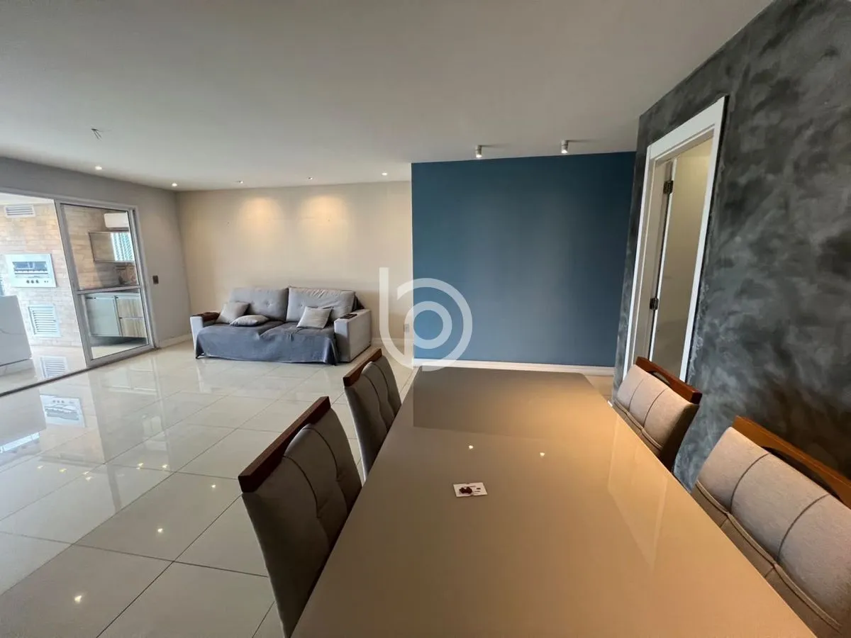 Balcony with a grill in a 4-bedroom apartment, 170 m² — photo 19