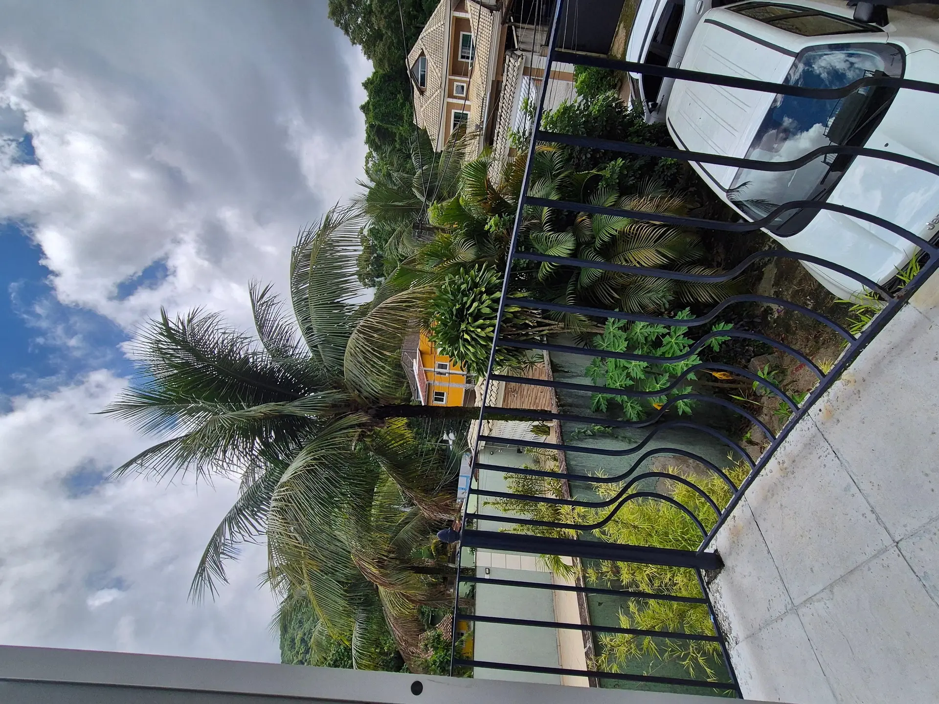 Condominium house to rent with 3 bedrooms and a suite — photo 47