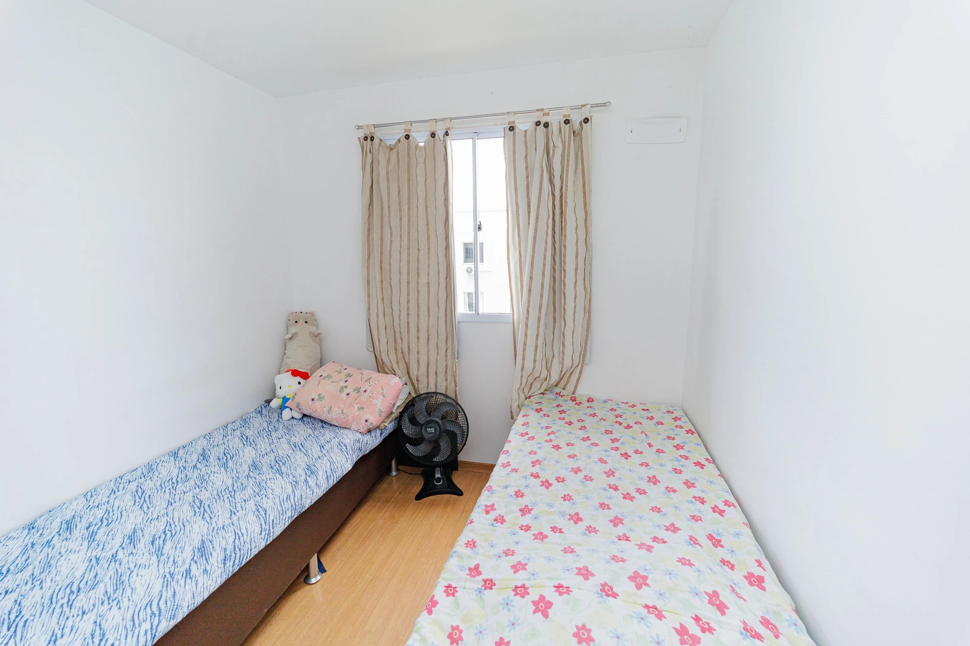 Glass-enclosed balcony in a 2-bedroom apartment, 44 m² — photo 15
