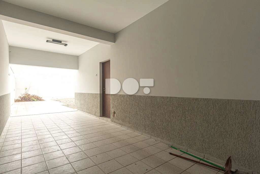 Two-story house with 3 bedrooms and 3 covered parking spots — photo 5