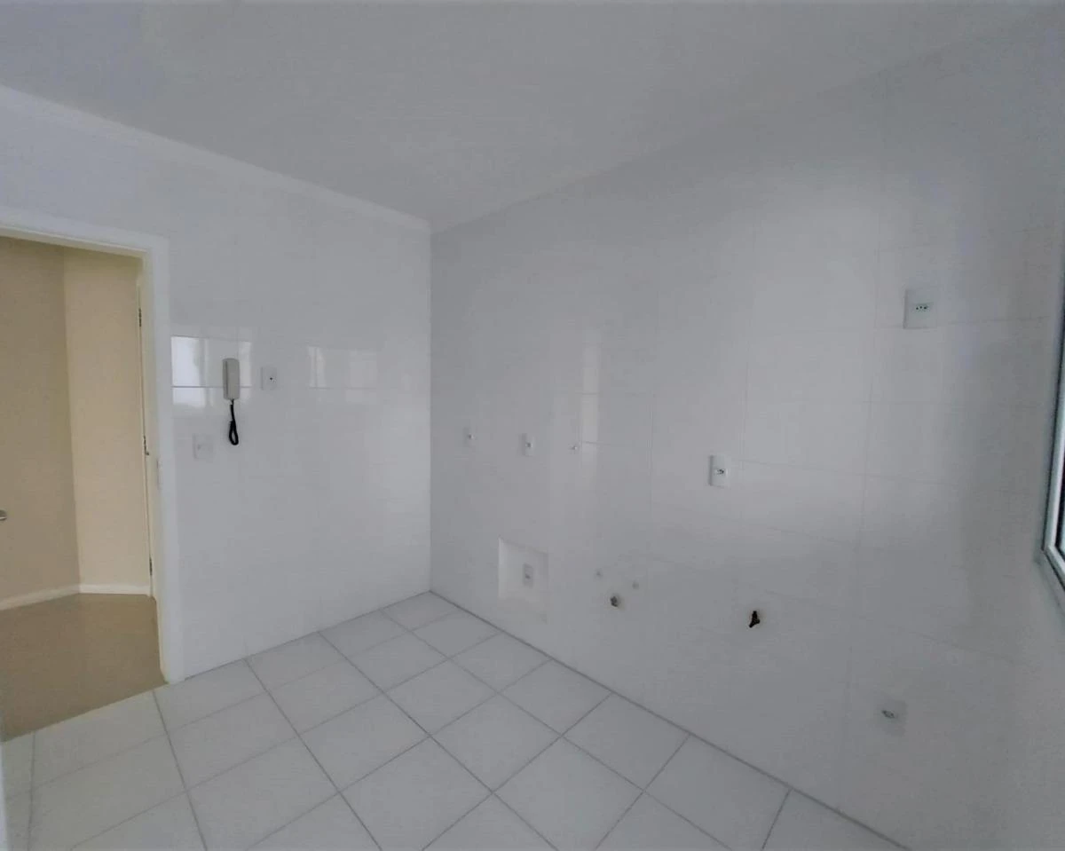 Balcony with a grill in a 3-bedroom apartment, 93 m² — photo 19