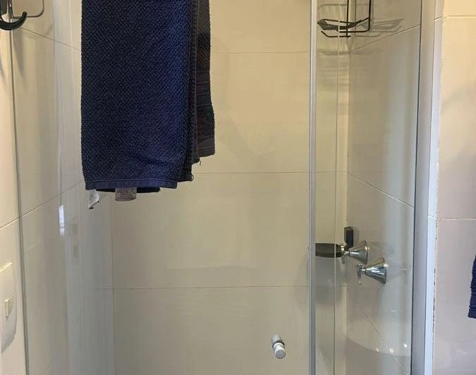 17 m² apartment with 1 bedroom, 1 bathroom, glass shower — photo 2