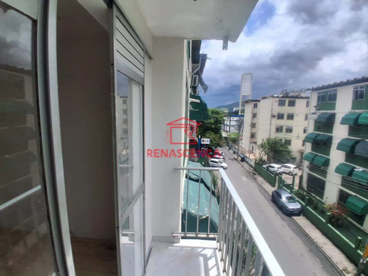 2-bedroom apartment with wood or laminate floors