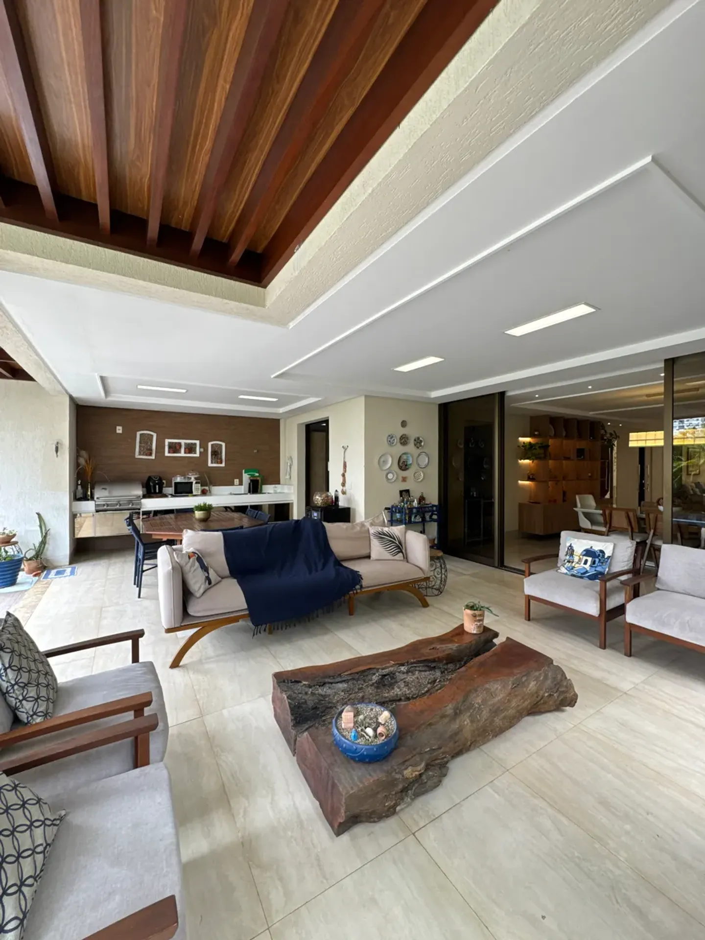 5-bedroom house with floor-to-ceiling windows in João Pessoa — photo 2