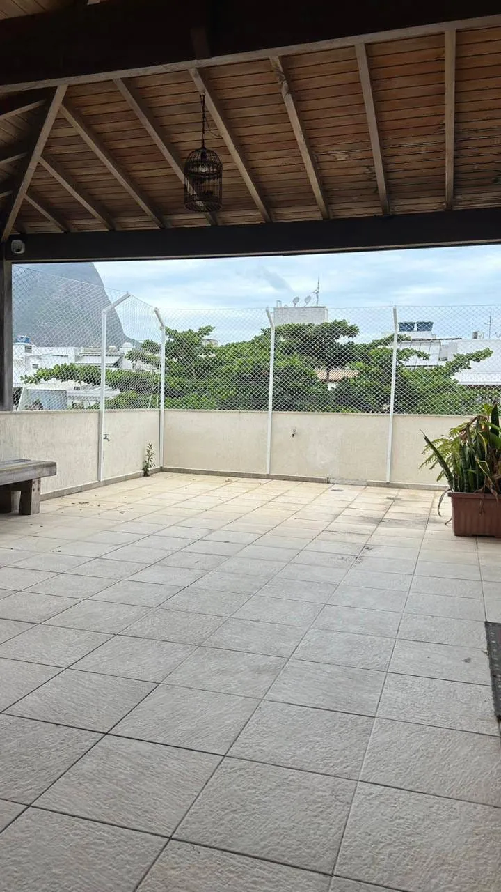 Apartamento com 5 quartos e varanda fechada com vidro — photo 16