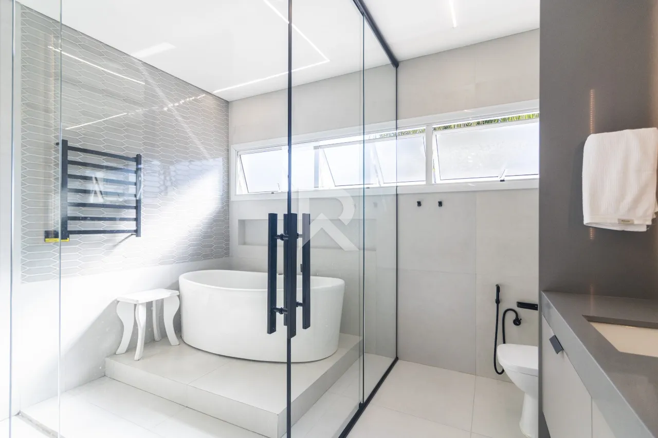 House with open-plan kitchen and 400 m², 4 bedrooms — photo 27