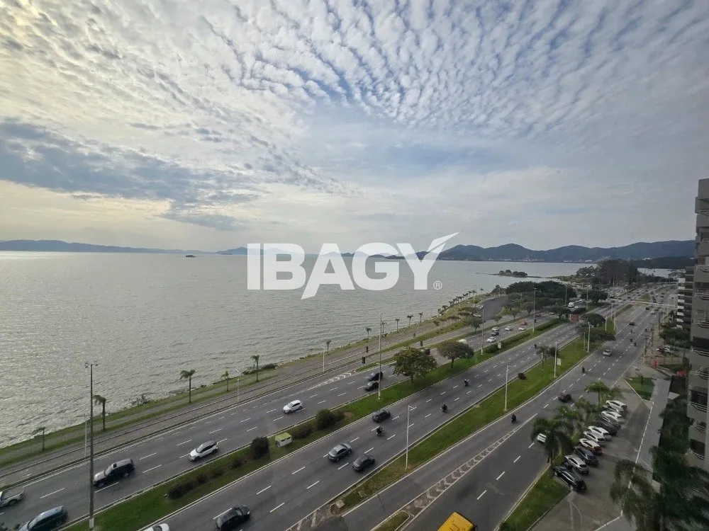 Furnished 512 m² apartment with a enclosed balcony — photo 40